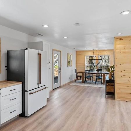 New! Modern Cabin With Two Decks, Bar & Game Room! Gatlinburg Εξωτερικό φωτογραφία