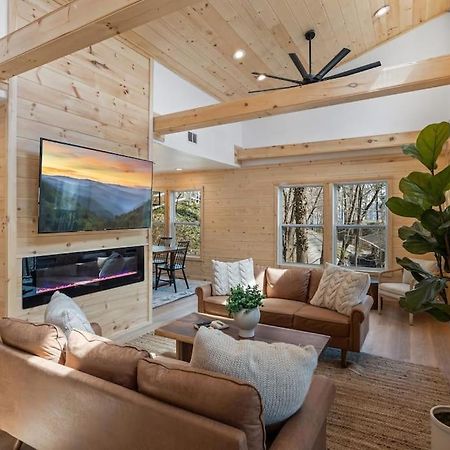 New! Modern Cabin With Two Decks, Bar & Game Room! Gatlinburg Εξωτερικό φωτογραφία
