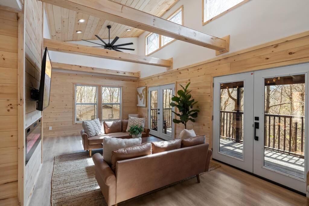 New! Modern Cabin With Two Decks, Bar & Game Room! Gatlinburg Εξωτερικό φωτογραφία