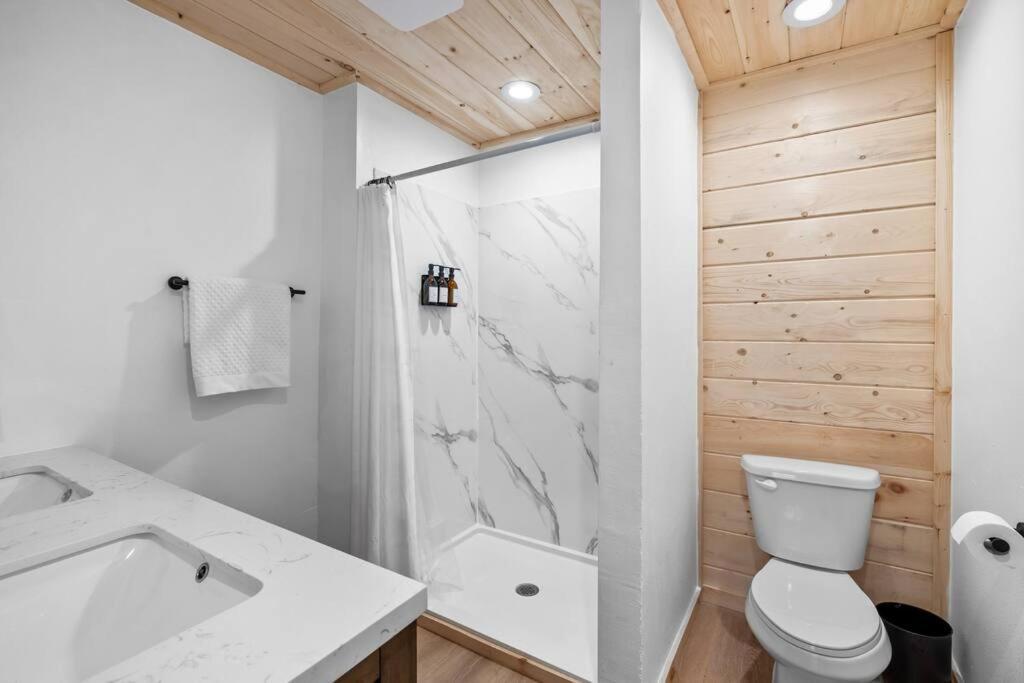 New! Modern Cabin With Two Decks, Bar & Game Room! Gatlinburg Εξωτερικό φωτογραφία