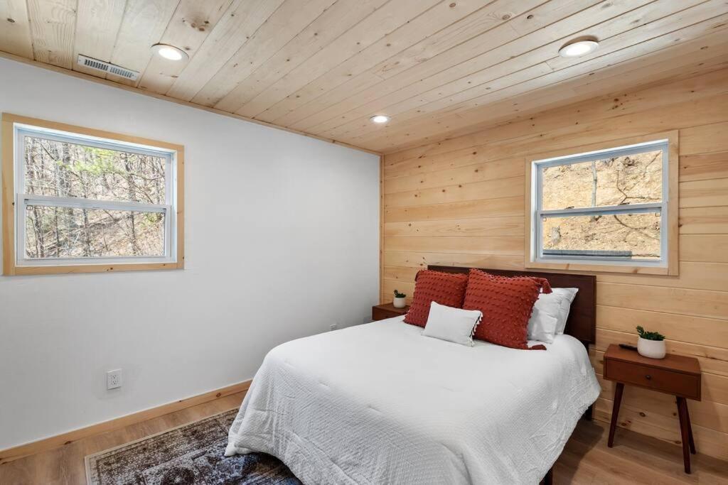New! Modern Cabin With Two Decks, Bar & Game Room! Gatlinburg Εξωτερικό φωτογραφία