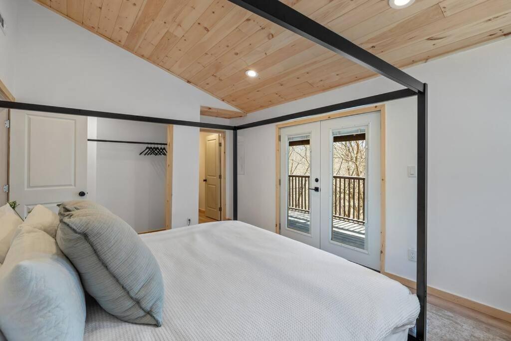 New! Modern Cabin With Two Decks, Bar & Game Room! Gatlinburg Εξωτερικό φωτογραφία