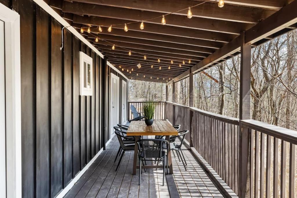 New! Modern Cabin With Two Decks, Bar & Game Room! Gatlinburg Εξωτερικό φωτογραφία