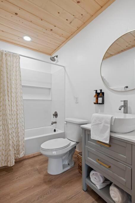 New! Modern Cabin With Two Decks, Bar & Game Room! Gatlinburg Εξωτερικό φωτογραφία