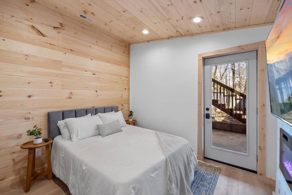 New! Modern Cabin With Two Decks, Bar & Game Room! Gatlinburg Εξωτερικό φωτογραφία