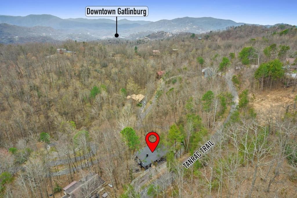 New! Modern Cabin With Two Decks, Bar & Game Room! Gatlinburg Εξωτερικό φωτογραφία